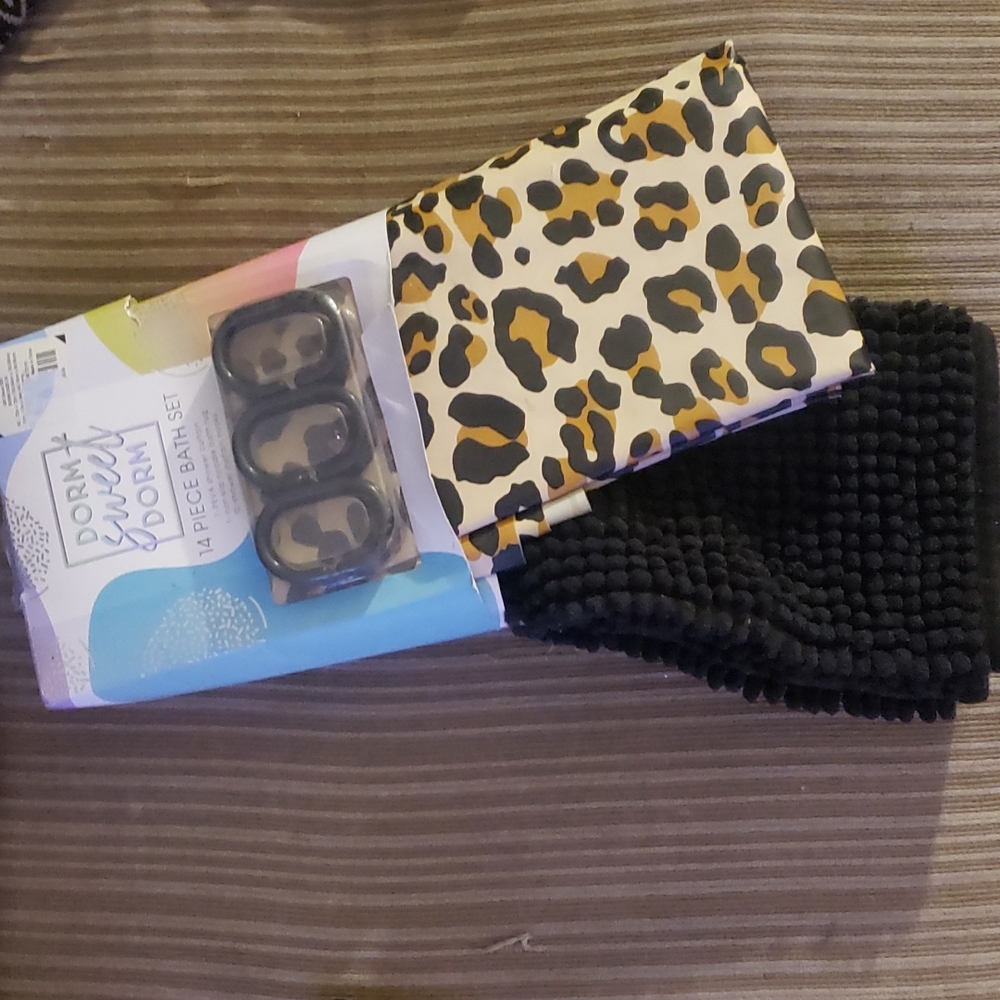 Bathroom accessory set